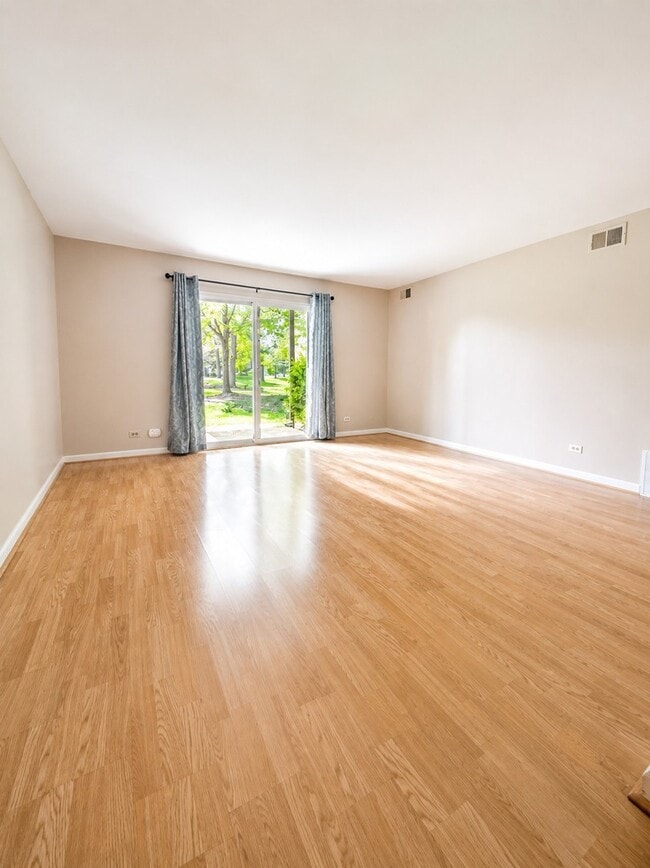 Building Photo - 1 Oak Creek Dr