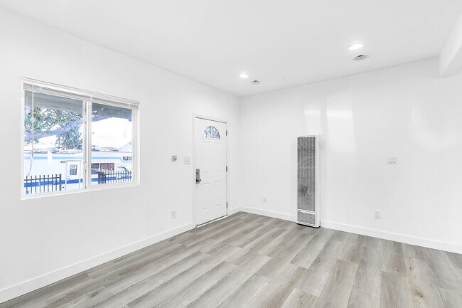 Foto del edificio - 519 E 64th St