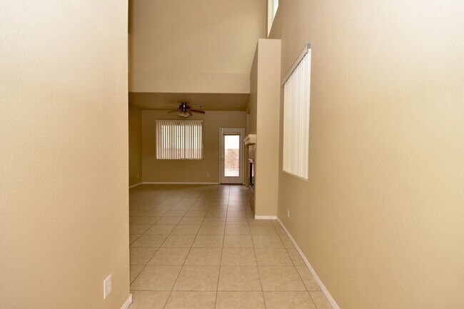 Foto del edificio - Beautiful Southwest 2-Story Home with Spacious Layout & Covered Patio