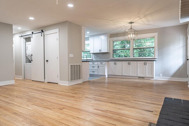 Foto del edificio - 440 W Maine Ave