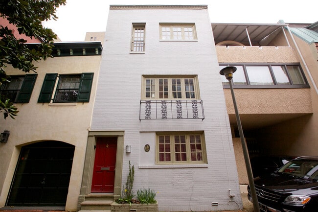 Building Photo - 227 S Van Pelt St