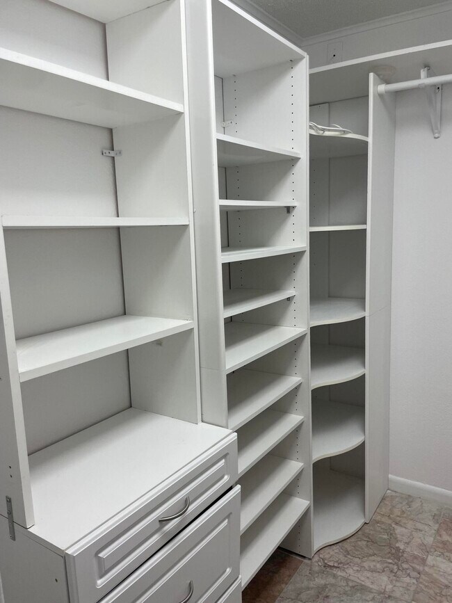 Foto del edificio - 1904 Bermuda Cir