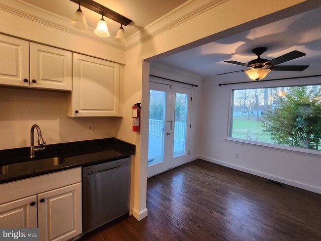 Building Photo - 4 Oriole Dr