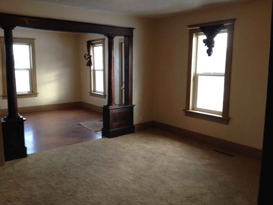 Foto principal - 3 Bed 1 Bath + Bonus Room and Yard