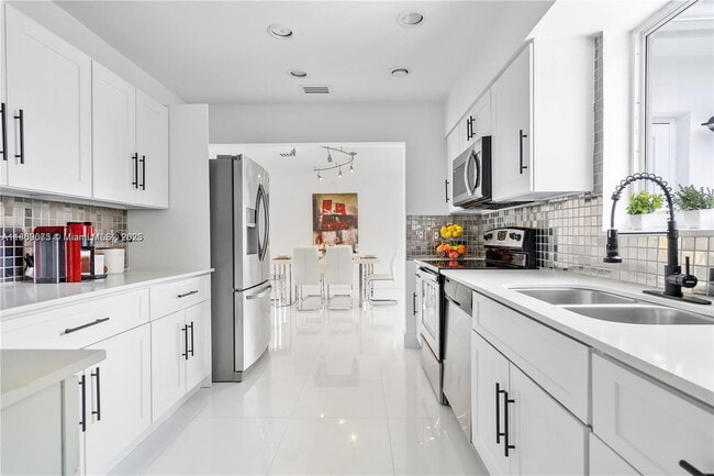 Foto del edificio - 21230 NE 24th Ct