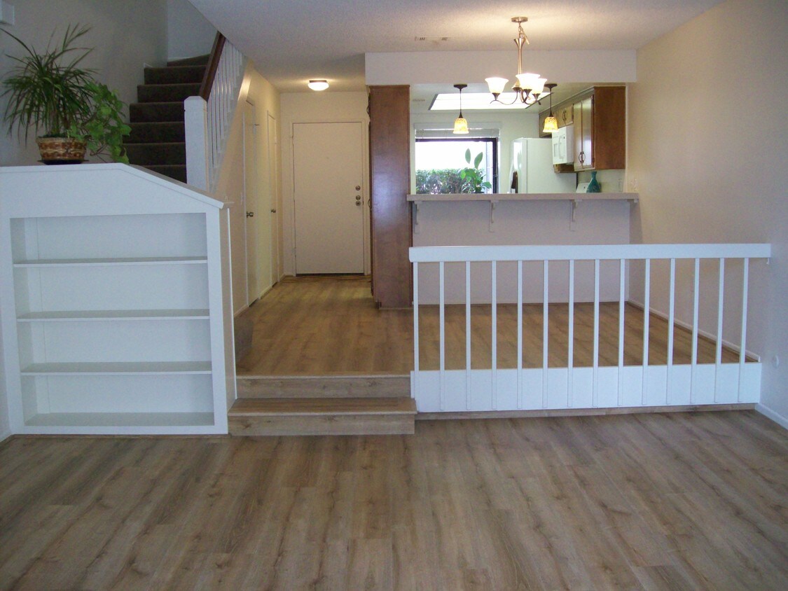 Primary Photo - 330 Maui Dr