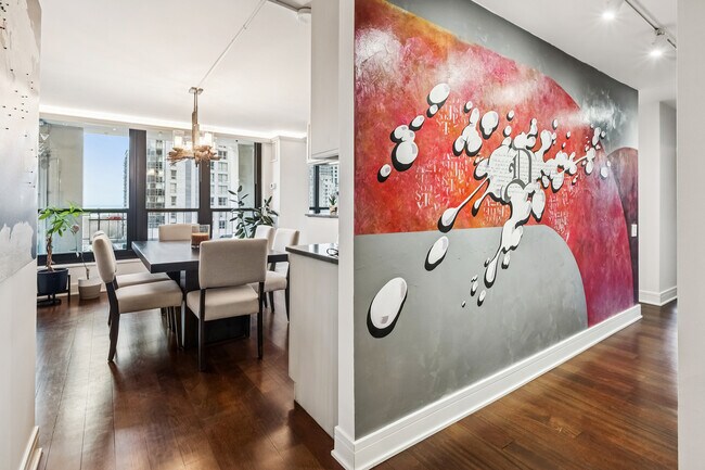 Foto del edificio - 1030 N State St