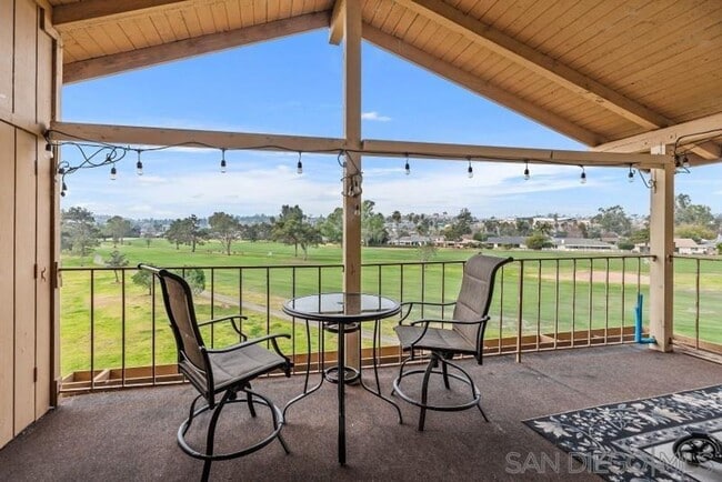 Building Photo - Gorgeous Upper Unit Condo in Fairway Knoll...