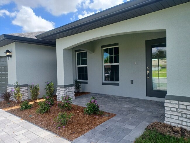 Foto del edificio - 4/2 Newer  construction home.