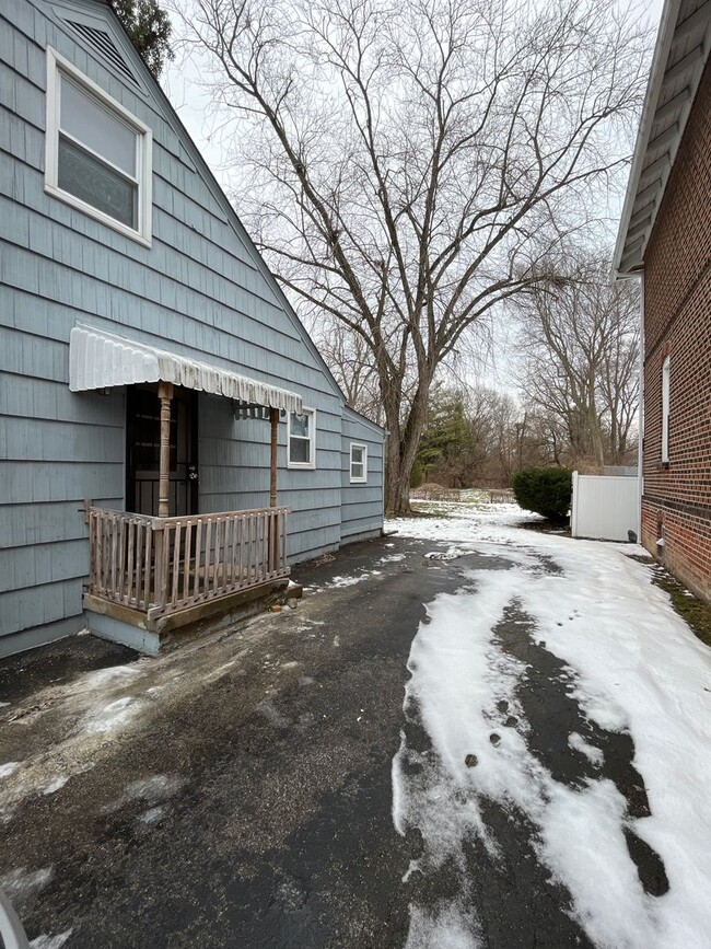 Building Photo - 3 Bed 1 Bath Single Family Whitehall (Show...