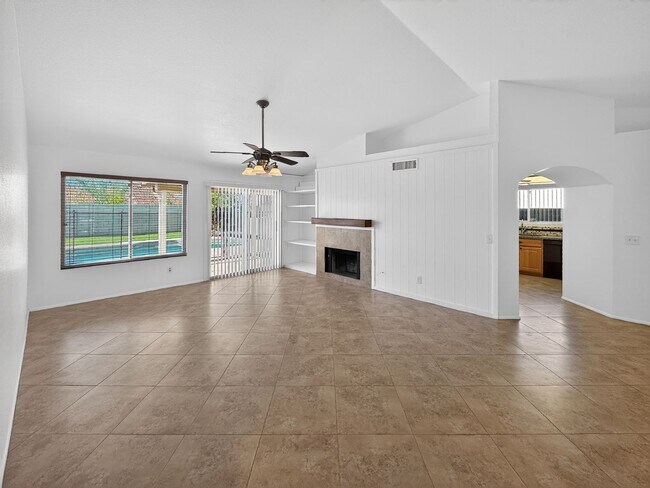Building Photo - Spacious 4 Bedroom Pool Home in Quiet Cul De Sac