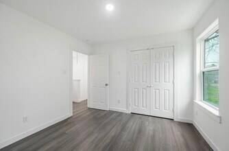 Building Photo - 7804 Crestview Dr