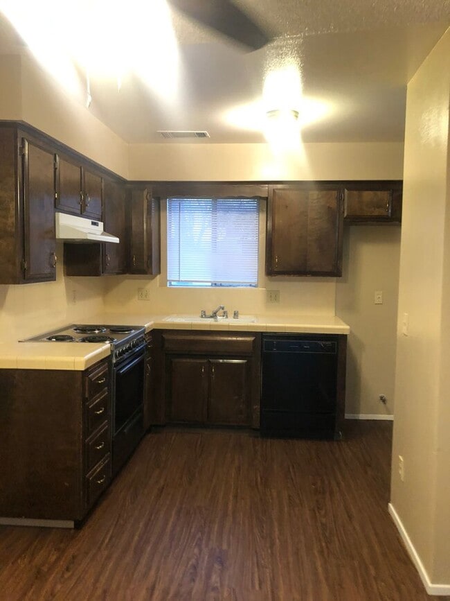 Building Photo - 2515 W Victor Ct
