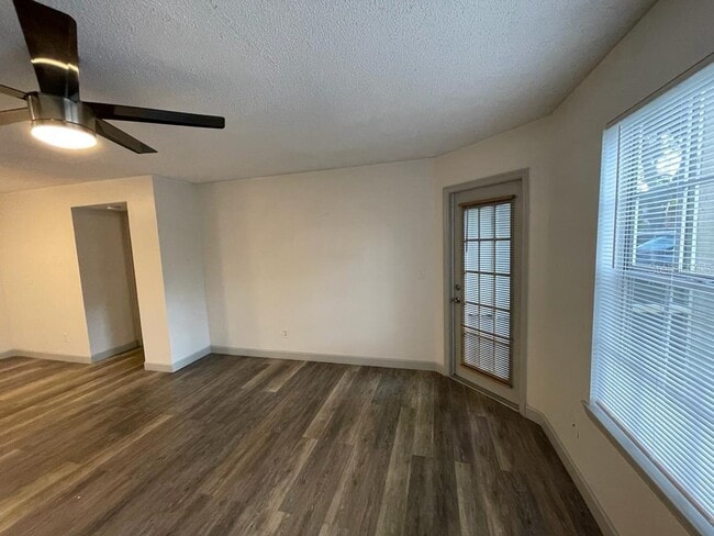 Building Photo - 6082 Westgate Dr