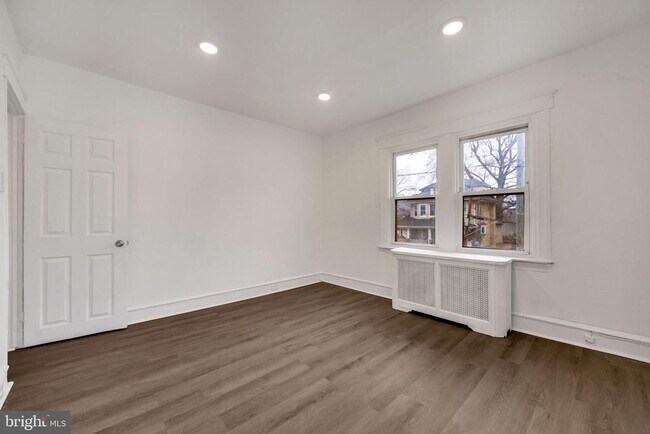 Foto del edificio - 12 Montrose Ave