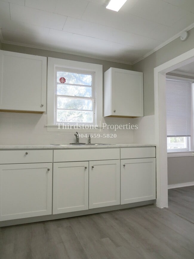 Building Photo - 2913 W 2nd St