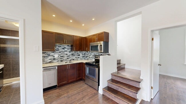 Building Photo - 64 Duchess Ave