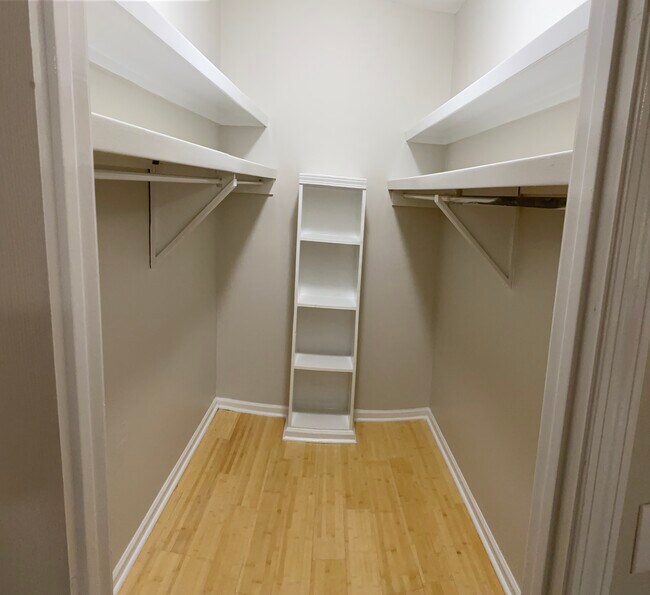 Foto del edificio - 70 Lake Barnett Dr