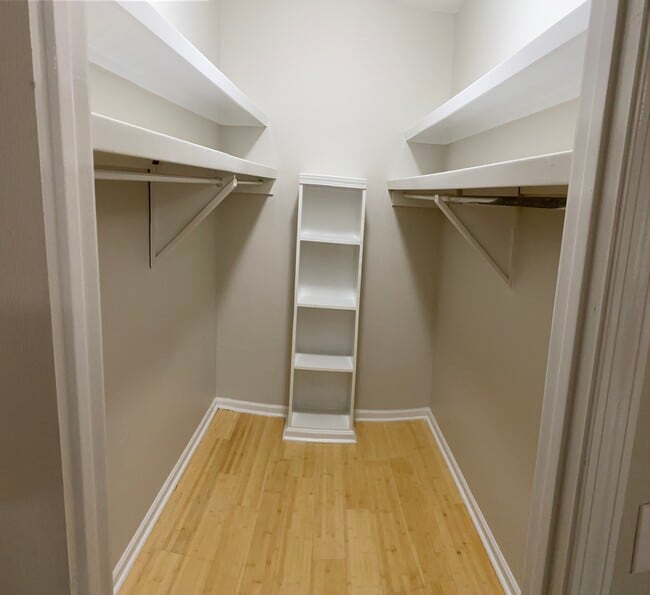 Building Photo - 70 Lake Barnett Dr