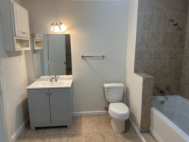 Foto del edificio - 9301 Chesterfield Dr