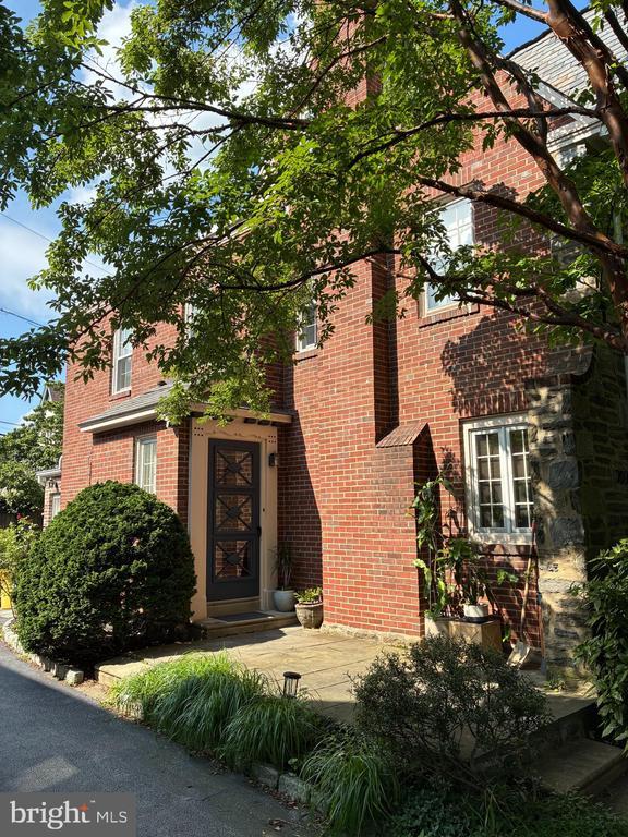 Foto principal - 207 Edgehill Rd