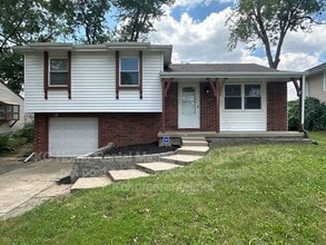 Building Photo - 5029 NE 56th Pl