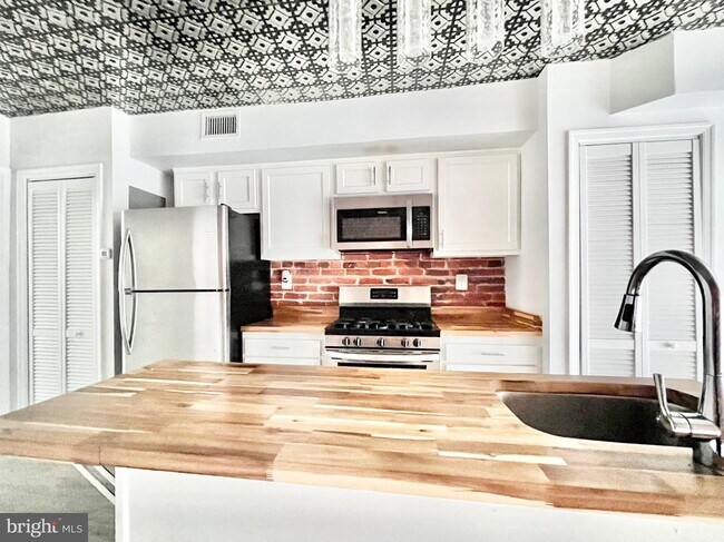 Building Photo - 2915 Georgia Ave NW