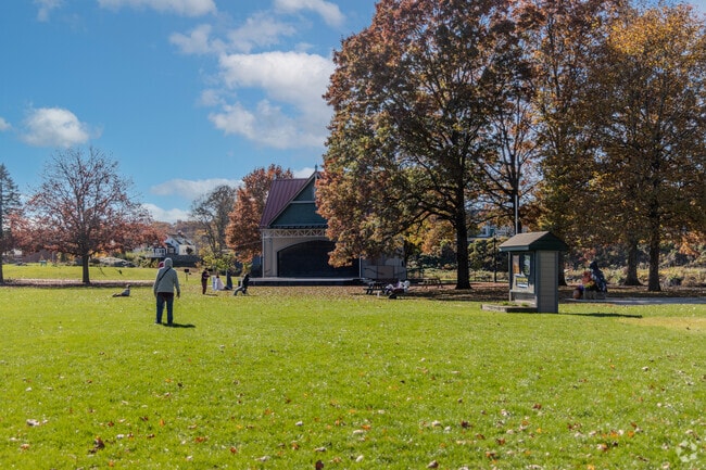 Locals gather to relax and connect in Putnam's parks.
