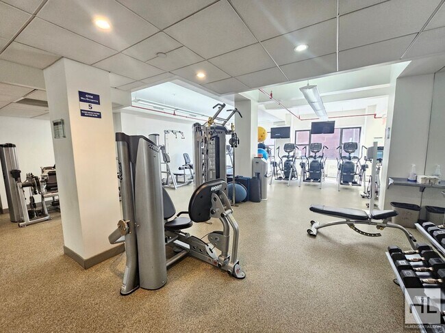 Building Photo - Penthouse Studio in Union Square | 18th Fl...