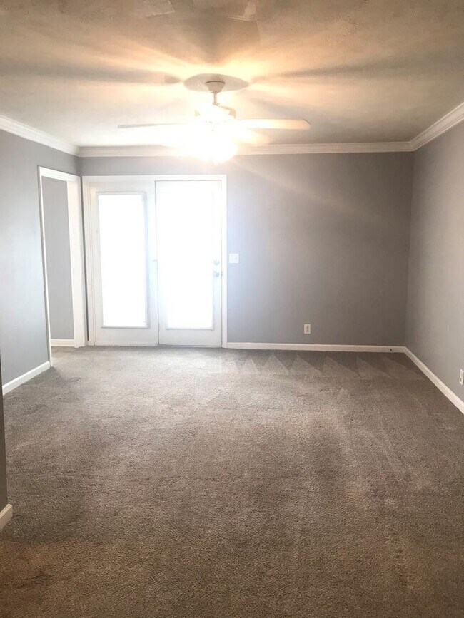 Foto del edificio - 2BR, 2.5BA Townhome with Garage in Blackma...