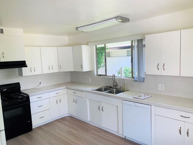Interior Photo - 1021 Grove