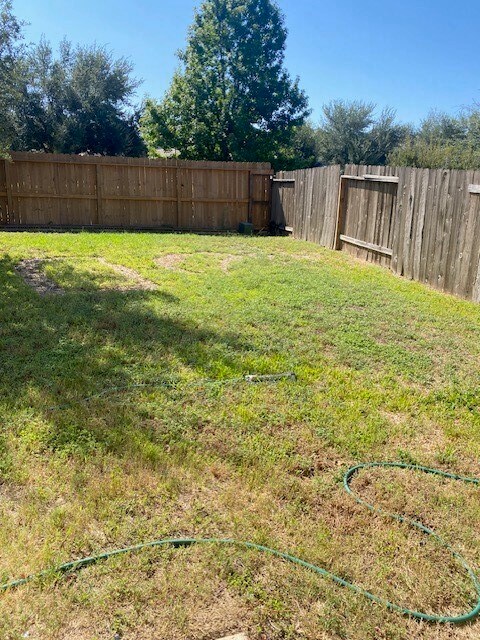 Foto del edificio - 1426 Joy Oaks Ln