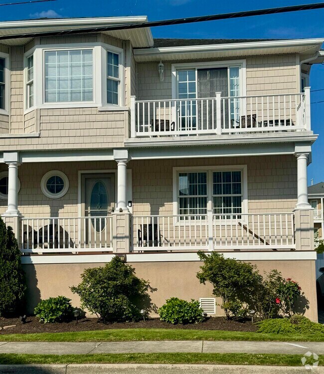 Atlantic City Gardens Apartments for Rent with a Living Room Longport, NJ 20 Rentals
