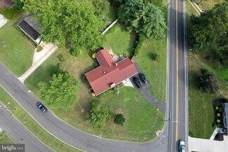 Building Photo - 11 Lake Villa Dr