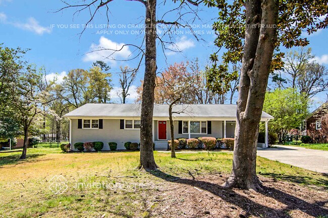 Foto del edificio - 232 Sandlewood Dr