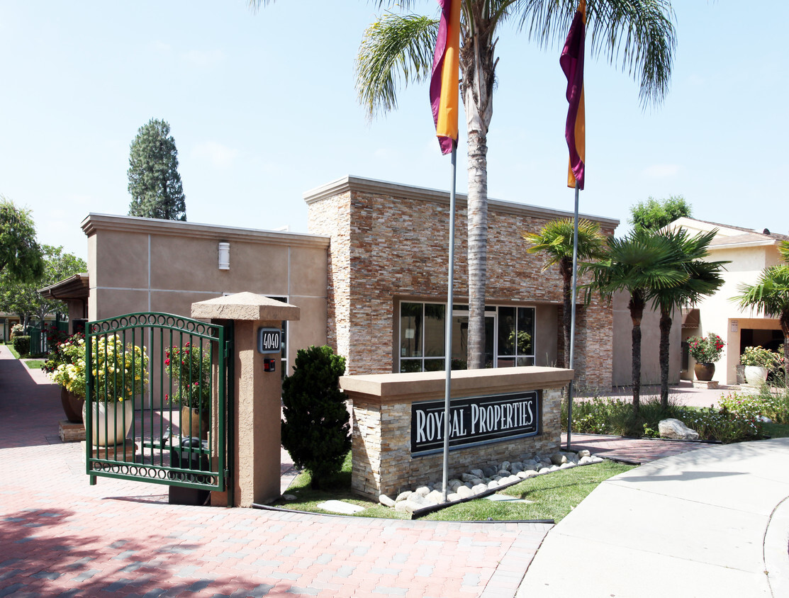 Primary Photo - Baldwin Park Apartments