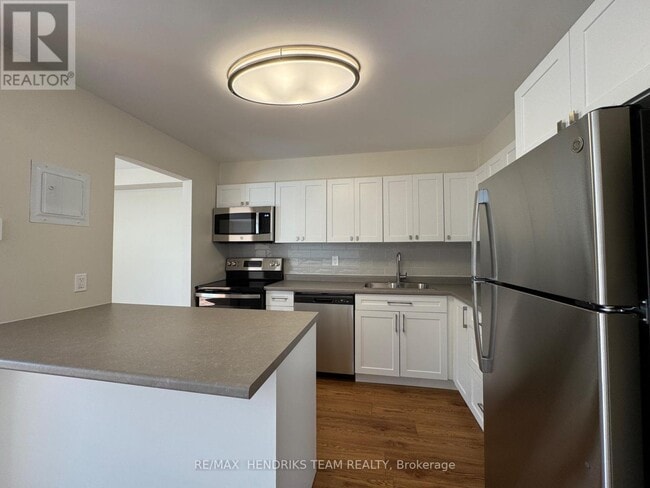 Building Photo - 5611 Valley Wy