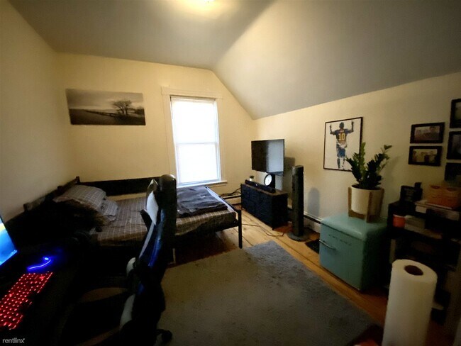 Foto del edificio - 6 br, 3 bath House - 44 Pratt St