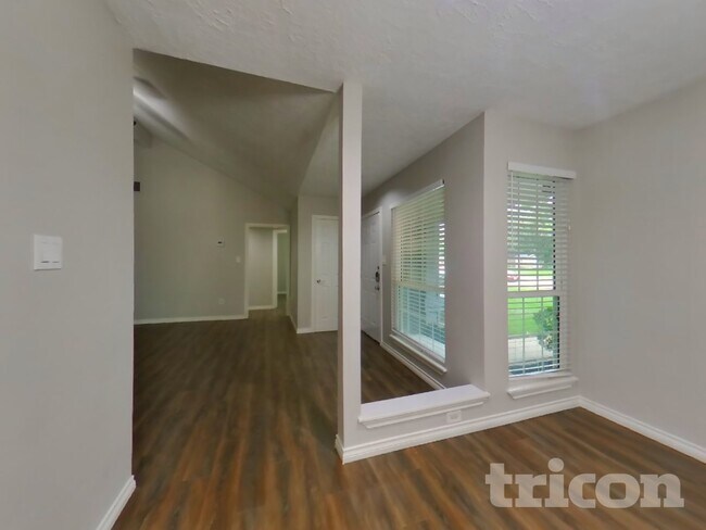 Building Photo - 15614 Fox Springs Dr