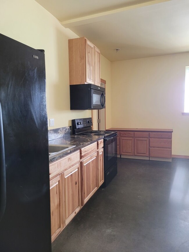 Foto del edificio - 4660 Holcomb Street Duplex