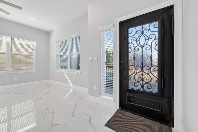 Foto del edificio - 3344 Sanders St