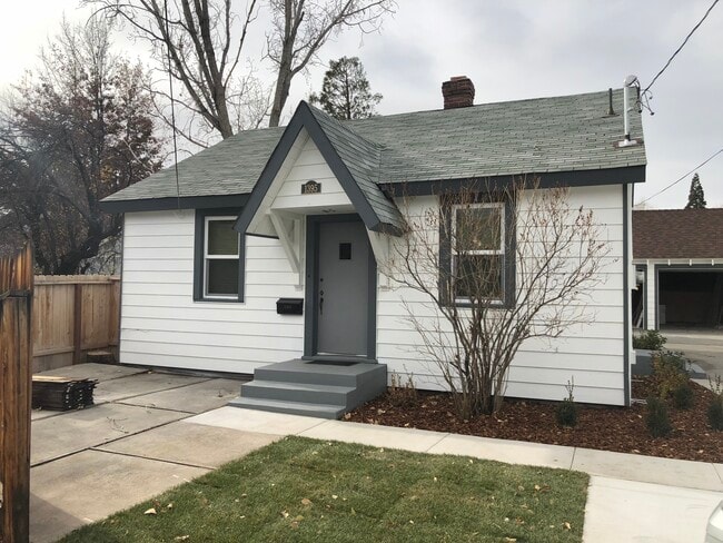 Front - 1395 Gordon Ave