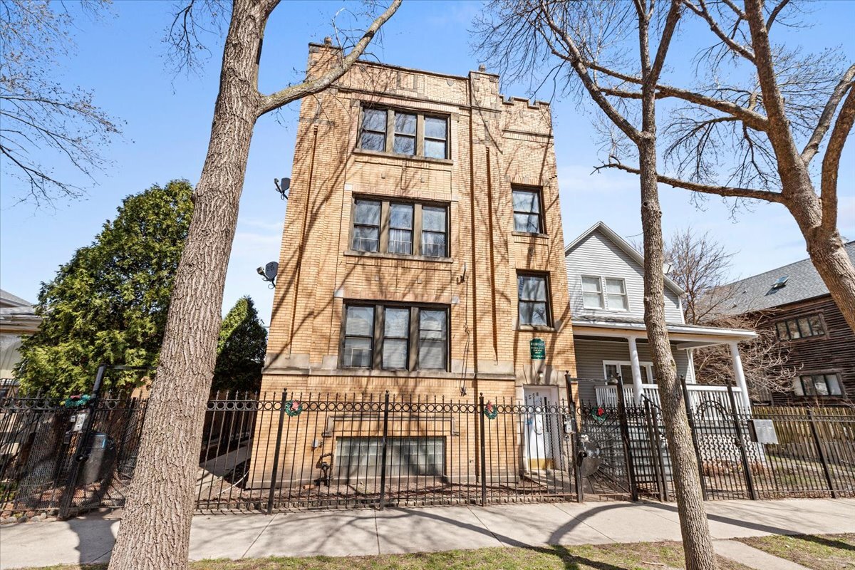 Primary Photo - 3556 W Cortland St