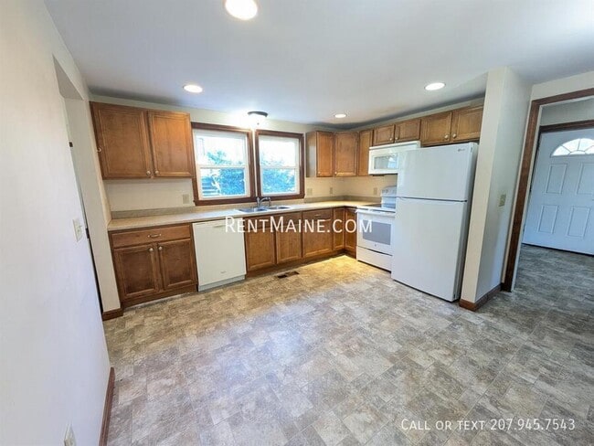 Building Photo - 40 Dillingham St