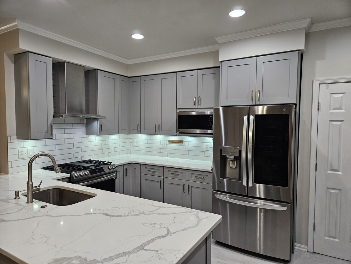 Kitchen - 2348 Huntington Station Ct