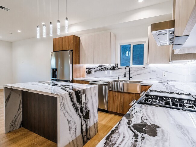 Foto del edificio - 4838 W 17th St