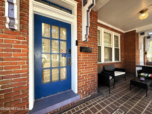 Building Photo - 146 W 6th St