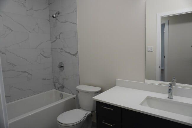 Building Photo - 300 Wilbrod