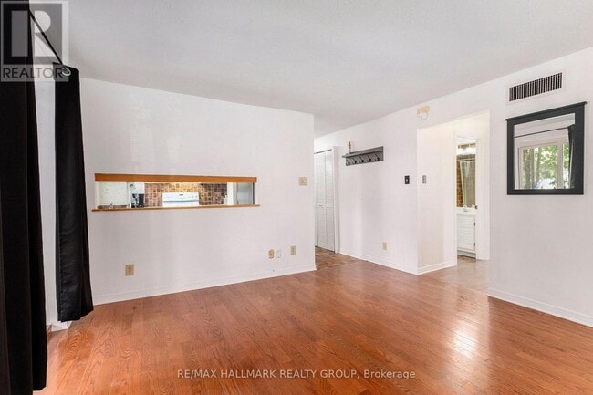 Building Photo - 244 Charlotte St