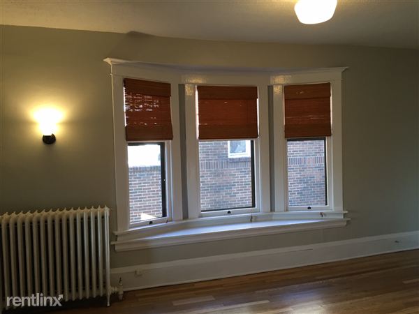 Building Photo - 422 Lafayette Ave NE